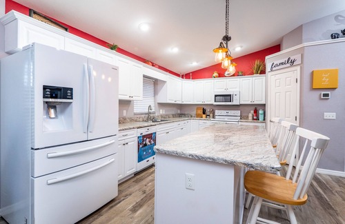 Ocala House | 3/2 updated pool home that sleeps 8 about 5 minutes from WEC
