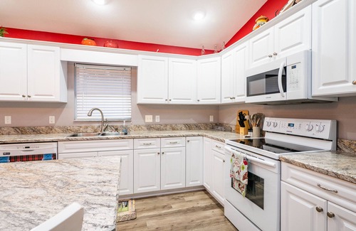 Ocala House | 3/2 updated pool home that sleeps 8 about 5 minutes from WEC