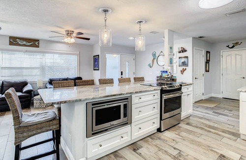 Crystal Shores House | 3/2 Waterfront Oasis w/Heated Pool & Tiki Bar-Kayaks-close to springs.