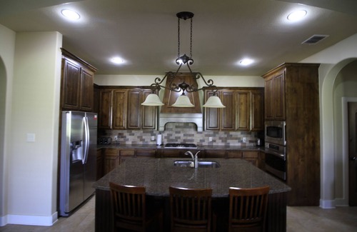 Briggs Ranch Villa | 3/3 Luxury Home Near LACKLAND/SEA WORLD/ALAMO/Downtown and Golf Courses/