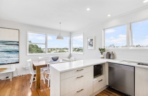 Castor Bay House | 3/4 Beach Road, Castor Bay, Auckland 0620