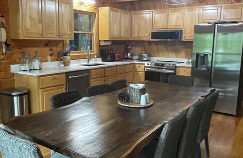 Dawsonville Cabin | 3-4 Bedroom Lake Front Cabin for any season! Perfect Large Family Retreat!