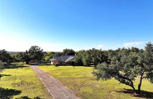 Brushy Bend Park House | 3.5 acre Round Rock home - Pool, remodeled fully furnished, 2 car garage
