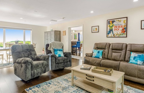 Oak Harbor House | 3.5 acre water-view retreat with deck, grill, pool table, bar & washer/dryer