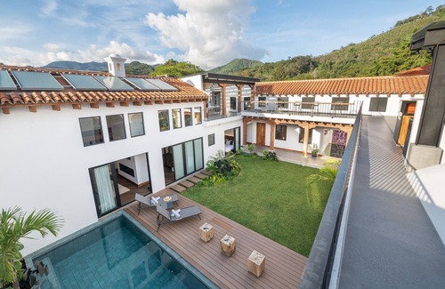 Antigua Guatemala House | 3.5 Blocks from Central Park, Heated Pool and 7 bedrooms 9 bathrooms, AC and Gym
