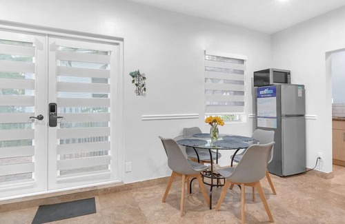 Lauderdale-by-the-Sea Apartment | 3 - A Luxury Beachside Retreat