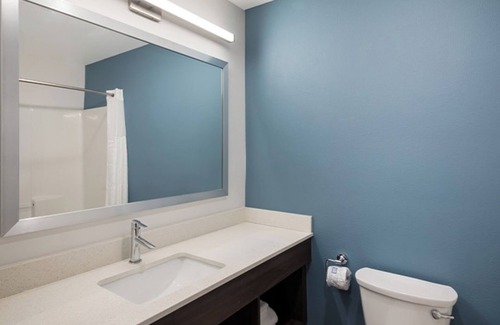 Austin Hotel | 3 Accessible Spacious Suite w/Kitchen Near Austin Hot Spots –Affordable & Clean