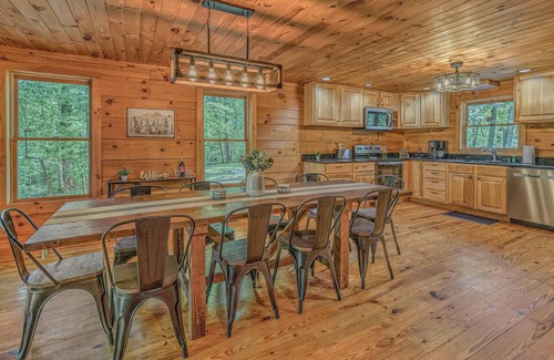 Owl Town Retreat Cabin | 3 Acre Log Cabin Hot Tub Creek Firepit Gameroom Chalet
