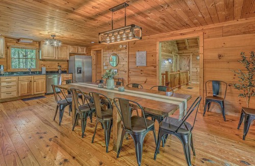 Owl Town Retreat Cabin | 3 Acre Log Cabin Hot Tub Creek Firepit Gameroom Chalet