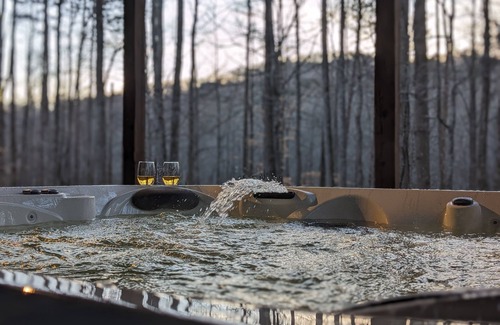 Owl Town Retreat Cabin | 3 Acre Log Cabin Hot Tub Creek Firepit Gameroom Chalet