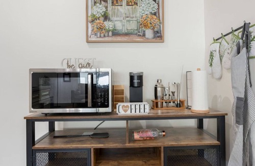 Green Valley House | 3 ACRE Napa valley 2 story with 2 separate 1 bedroom units with their own bathroom and kitchen