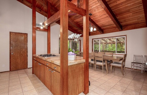 Happy Valley House | 3 Acre Private Oasis Retreat in City! Events Availn