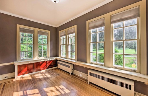 Sinking Spring House | 3-Acre Property: Charming Dutch Country Colonial