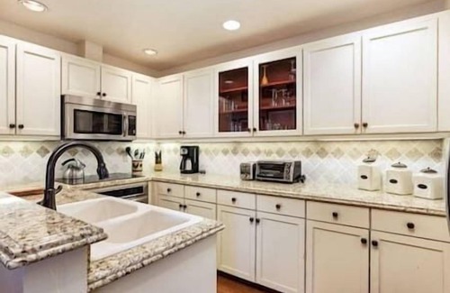 Aspen Condo | 3 Amazing Core Condo Aspen, Hot Tub, Gym!