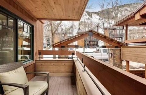 Aspen Condo | 3 Amazing Core Condo Aspen, Hot Tub, Gym!