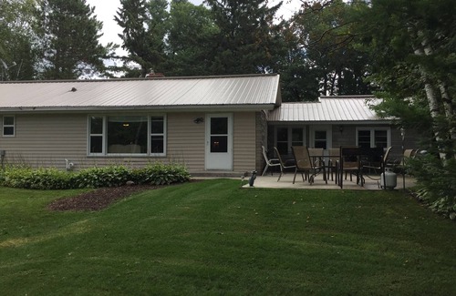 King Cottage | 3 and 1 Bedroom adjoining Cottages on the Chain of Lakes with Pontoon available