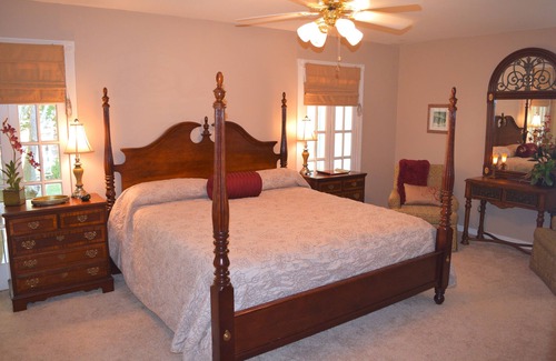 Bonnabel Place House | 3 B/R, 2- 1/2 bath, community pool. 6.4 miles to downtown N,O. 30 night min.