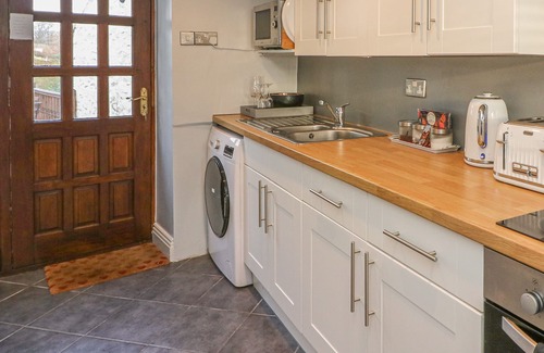 Ingleton Cottage | 3 BANK END, family friendly, character holiday cottage in Ingleton