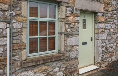 Ingleton Cottage | 3 BANK END, family friendly, character holiday cottage in Ingleton