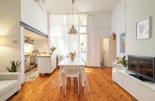 El Poble-sec Apartment | 3 baths +6 BR +A/C +Office : FIRA Montjuic FCB