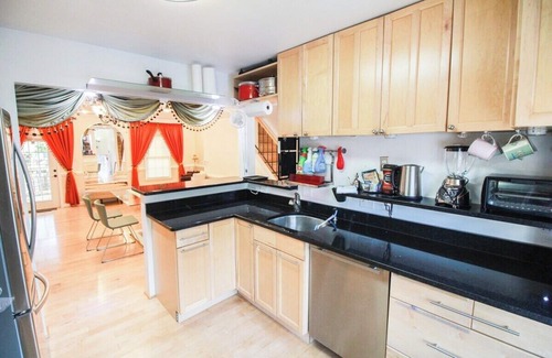 Reston Apartment | 3 Bd 1.5 Ba Glorious & Convenient DC 30 min metro