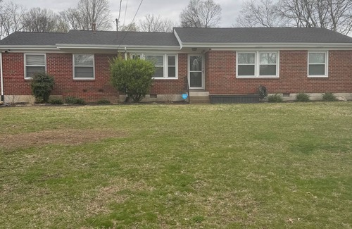 Dickerson Road House | 3 bd/2bath Home in Quiet Neighborhood Minutes to Downtown Nashville