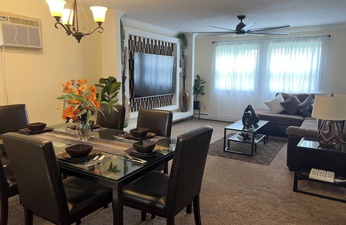 Oyster Bay Apartment | 3 BD APT central location, free parking, fast wifi