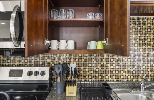 Parker Ridge House | 3 BD w/Parking and Shared Yard - Palm Wave Stays