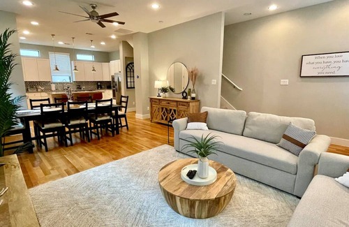 Fort Worth House | 3 Bd w/Rooftop-TCU-Stockyards-Historic FW-Dickies