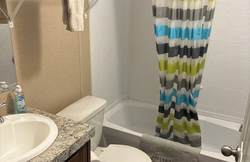 Questa House | 3 Bd2bath Mountain View w/hot tub, circle drive,20 min to RedRiverSki area