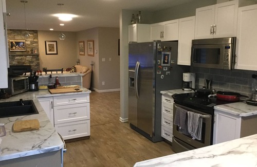 Departure Bay House | 3 bdm house with Swim Spa, walk to Departure Bay, Hike Linley Valley Park