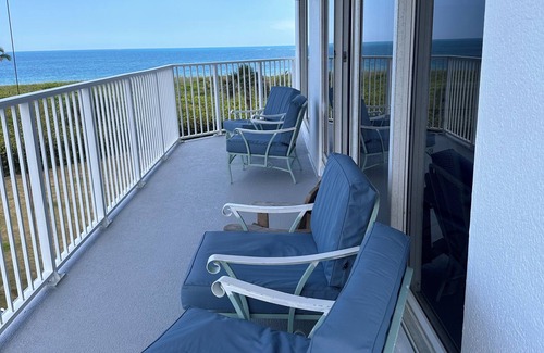 Fort Pierce Shores Condo | 3-bdr , 2bth condo Ocean front in N. Hutchinson Island Fl, w/fitness room, WiFi