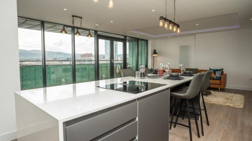 Belfast City Centre Apartment | 3 BDR City Centre Penthouse by Belfast City Breaks