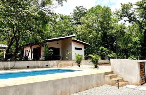 Paraiso Villa | 3 Bdr Villa With Pool , Near beach, Fast Wifi