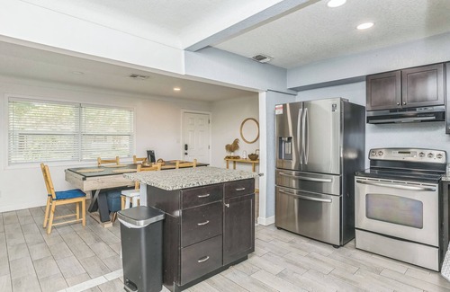 Anona House | 3 bdrm 2 bath luxury house in Largo - 15 mins to Clearwater Mins to beaches