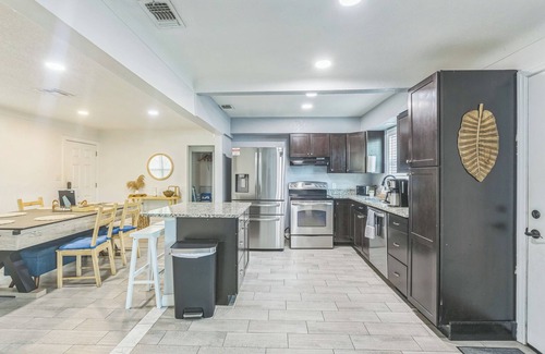 Anona House | 3 bdrm 2 bath luxury house in Largo - 15 mins to Clearwater Mins to beaches