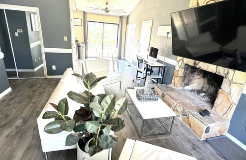 Charlotte House | 3 Bdrm 2 Full Bath 15 mins from Uptown
