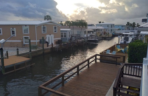 Nettles Island House | 3 bdrm 3 bath w separate apt. Nettles isle resort, priv. beach, deck, sleeps 10