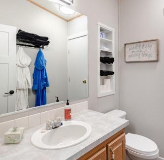 Deer Park House | 3 Bdrm, Family, Pet friendly home 15 min North of Spokane