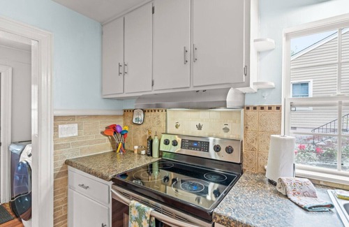 High Point Apartment | 3 Bdrm Home Less Than 1 mile from High Point University.