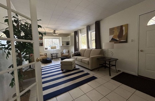 Applegate House | 3 BDRM, hot tub, walk to beach