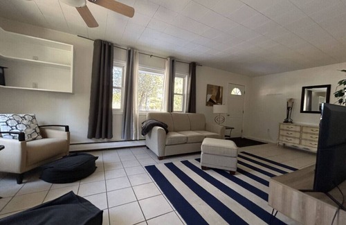 Applegate House | 3 BDRM, hot tub, walk to beach