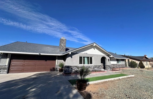 Apple Valley House | 3-bdrm house in charming Apple Valley w/WiFi, AC, encl'd patio, & large yard.