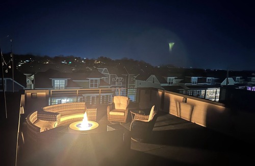 Lakewood House | 3-bdrm Nashville townhome - steps to lake & 20 min to Downtown Nashville