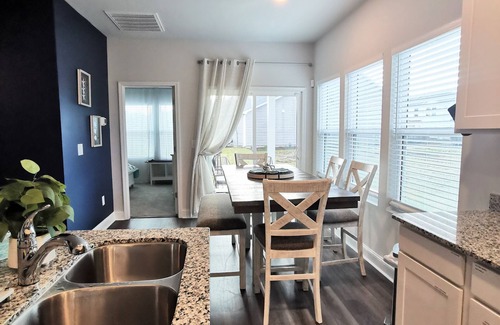 Little River House | 3 Bdrm spacious townhome, 2 Living Rooms, Pet Friendly, Cook's Kitchen,