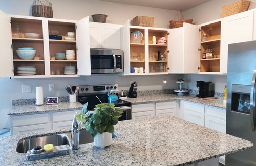 Little River House | 3 Bdrm spacious townhome, 2 Living Rooms, Pet Friendly, Cook's Kitchen,