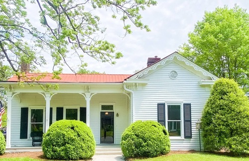 Historic Downtown Franklin House | 3 Bdrm w/ Office in Downtown Franklin