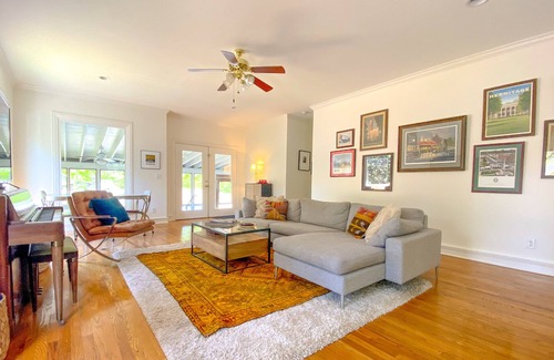 Historic Downtown Franklin House | 3 Bdrm w/ Office in Downtown Franklin