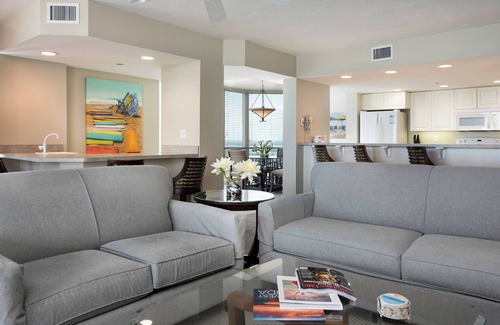 South Island Hotel | 3 Beachfront Suites: Kitchen, Balcony & Free Parking Included!