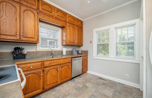 Wichita House | 3 Bed 1.5 Bath Home By College Hill & Hospitals